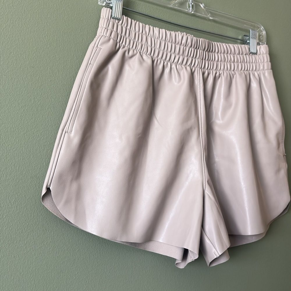 Abercrombie & Fitch Vegan Leather Dolphin- Hem Shorts Elastic Waist Taupe Sz M - Picture 6 of 10